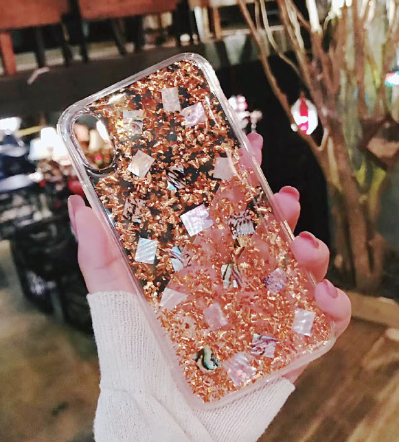 レジン オリジナルスマホケース レジンで押し花 ドライフラワー 金箔 銀箔を包み込んだ美しいデコレーション スマホケース オーダーメイドスマホケースの印刷 プリントならme Q メーク オリジナルグッズを1個から格安作成 写真やスタンプで簡単にオリジナル レジン オリジナルスマホケース レジンで押し花 ドライフラワー 金箔 銀箔を包み込んだ美しいデコレーション スマホケース オーダーメイドスマホケースの印刷 プリントならme Q メーク オリジナルグッズを1個から格安作成 写真やスタンプで簡単にオリジナル