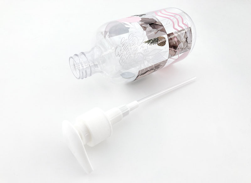 プラスチック製のプッシュボトルのシャンプーボトル