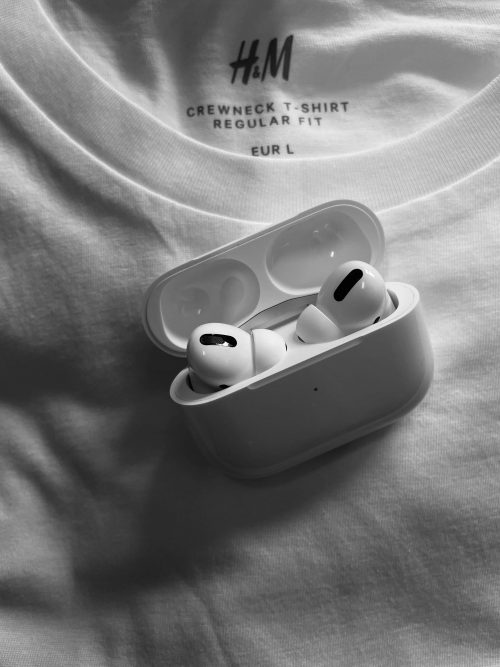 専用　新型Airpods ワイヤレス2つ、非ワイヤレス1つ