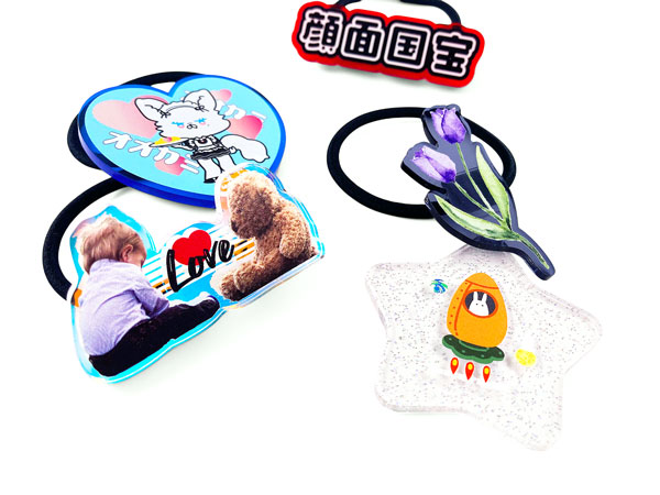 豊富なアクリル素材！オーロラやラメ入りで華やかさ抜群