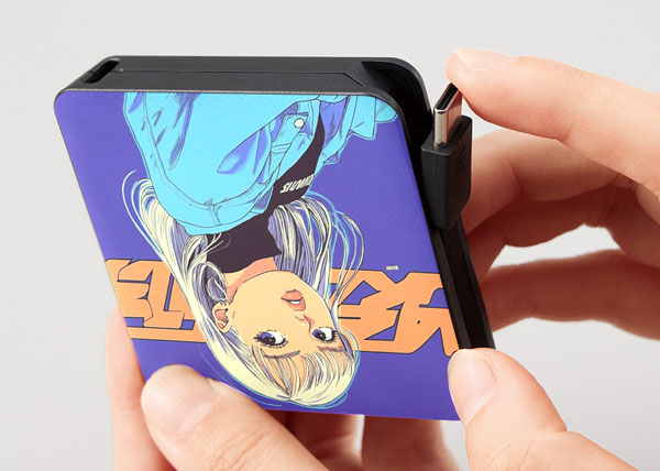 コード内蔵でType-C対応のスリムなモバイルバッテリー