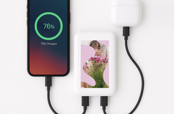 薄型軽量・急速充電・3台同時充電可能なモバイルバッテリー