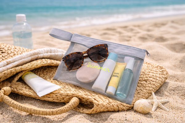 ビーチや旅行に最適なおしゃれでシンプルなデザインポーチ