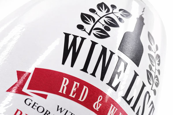 自然な一体感を実現するUVコーティングプリント（UV-DTF）