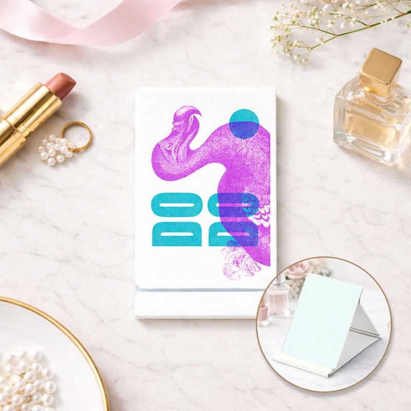 折りたたみスタンドミラーを1個からオリジナル作成・名入れ｜軽量コンパクトなノベルティ・イベント配布用ミラーを作るならME-Q（メーク）