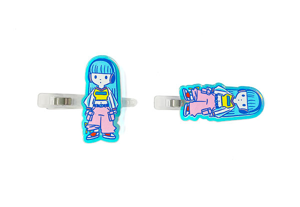 後付けヘアクリップで向きや位置を自由設定できるアクリルプレート仕様