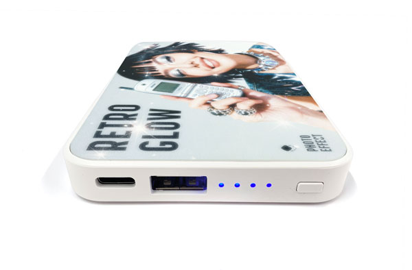 LED残量表示付きで充電状態がひと目でわかる