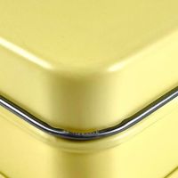 クリームイエロー