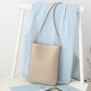 アイボリーホワイト